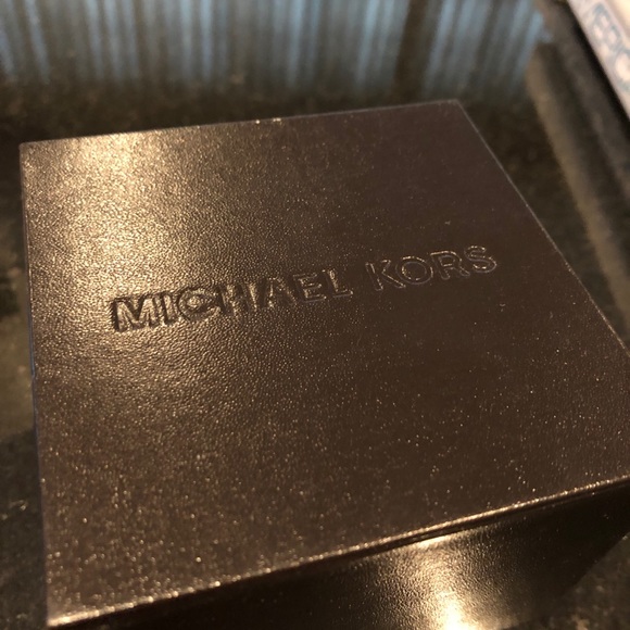 New Micheal Kors Rose Gold Blush Watch for Women - Picture 4 of 4